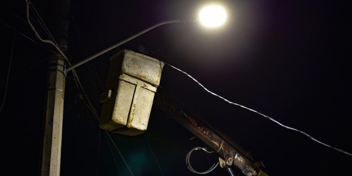 Ahome avanza con la instalación de más de 1500 luminarias nuevas en Los Mochis y zona rural este 2026