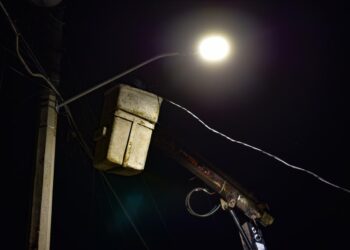 Ahome avanza con la instalación de más de 1500 luminarias nuevas en Los Mochis y zona rural este 2026