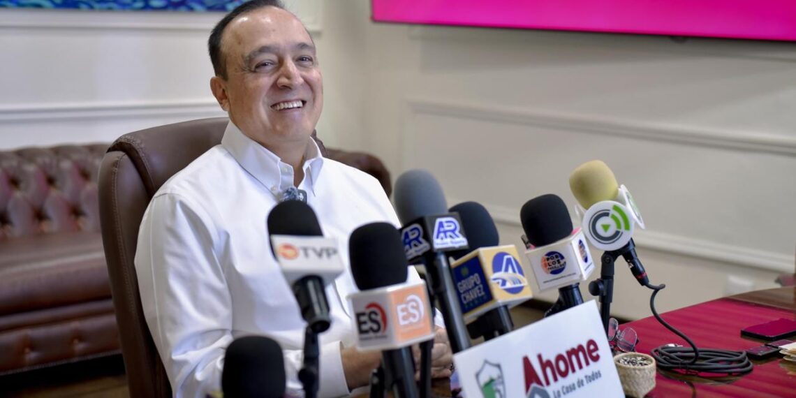 Gobierno de Ahome atiende de inmediato hundimiento detectado en el bulevar Río de las Cañas