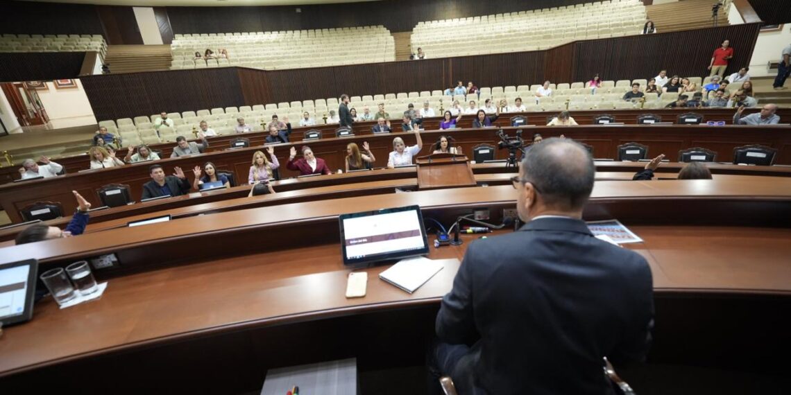 Dan lectura en Congreso a dictamen que incrementa penas de diversos delitos
