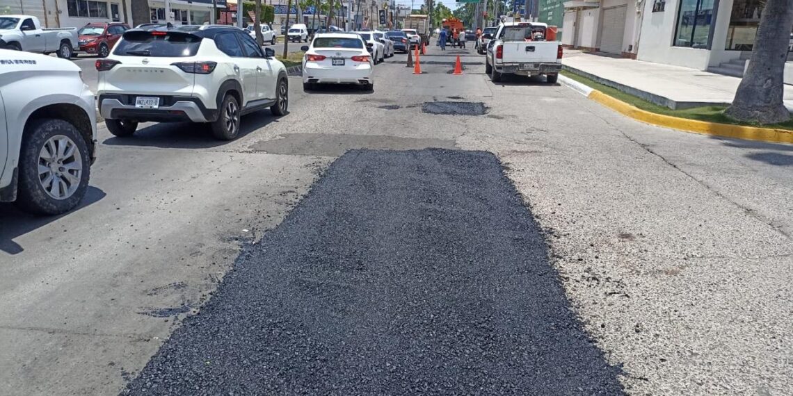 Más de 450 baches se han tapado esta semana en los principales bulevares de Los Mochis