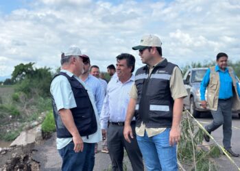 Por instrucciones de la gobernadora se atienden problemas que dejaron las lluvias en carreteras de Mocorito, El Fuerte y Rosario