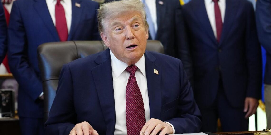 Dos empresas llevan a Trump ante los tribunales; ¿qué pasó y cuál es su argumento?