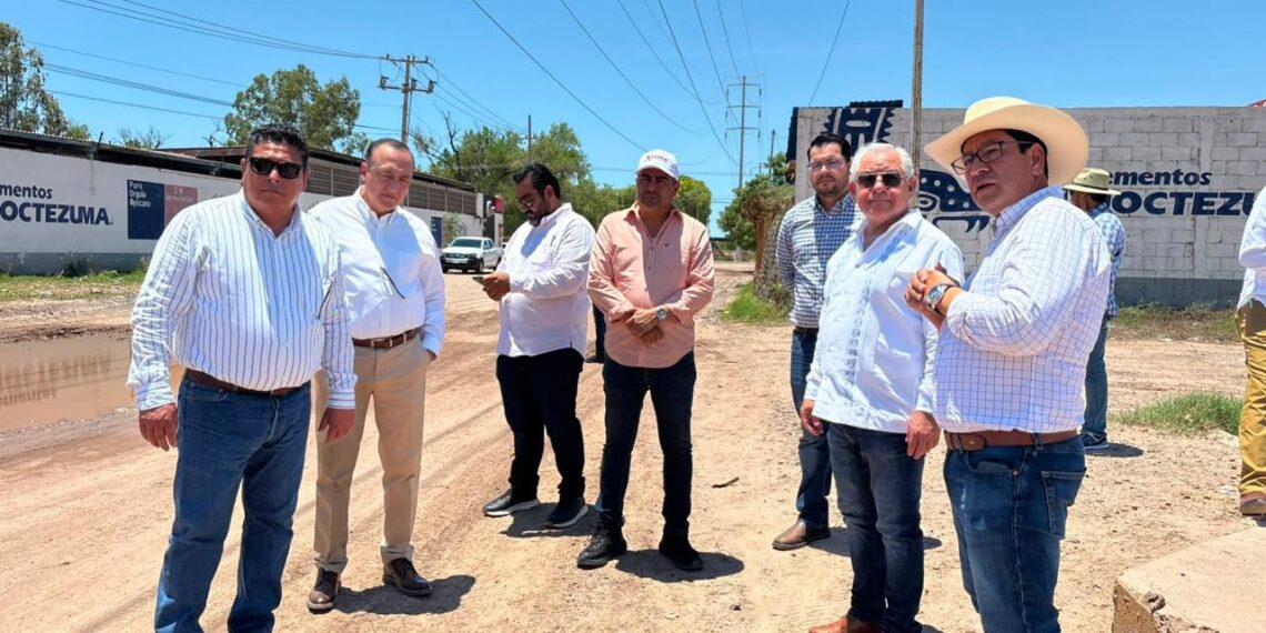 Antonio Menéndez atiende necesidades de colonias vulnerables de Los Mochis