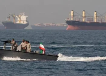 EE.UU. ataca objetivos militares iraníes; busca debilitar su amenaza en el estrecho de Ormuz