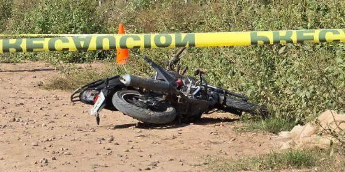 Menor de 15 años muere tras chocar contra la barda de un domicilio en Navolato