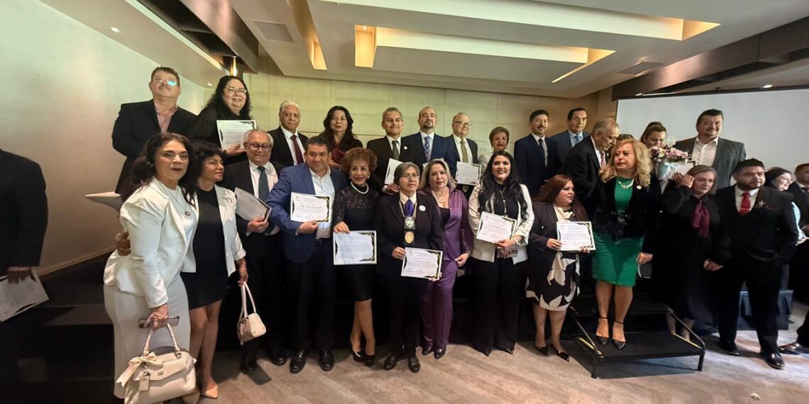 Reconocen trayectoria jurídica y servicio público de Alfonso Carlos Ontiveros Salas; la CONCAM premia su trayectoria de 38 años de ética