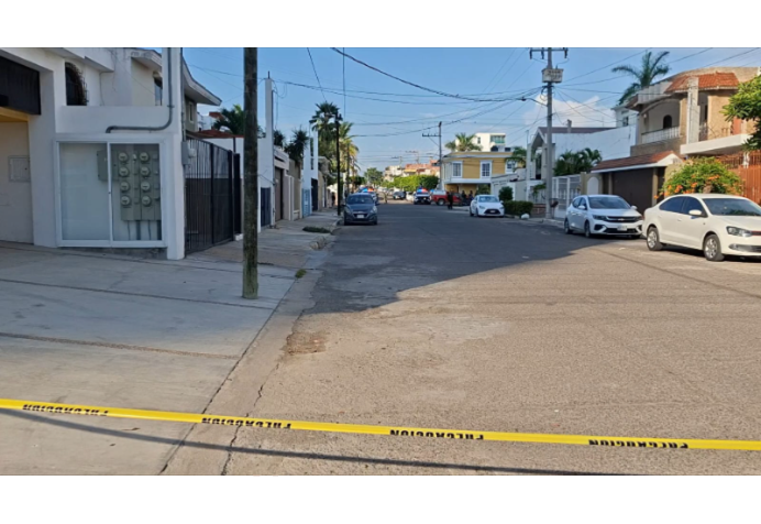 Hallan a dos hombres asesinados en vehículo en la Ferrocarrilera, en Mazatlán