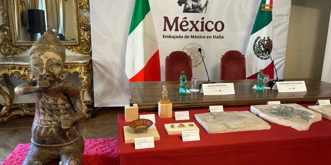 Italia devuelve a México 27 piezas arqueológicas y fósiles precolombinos