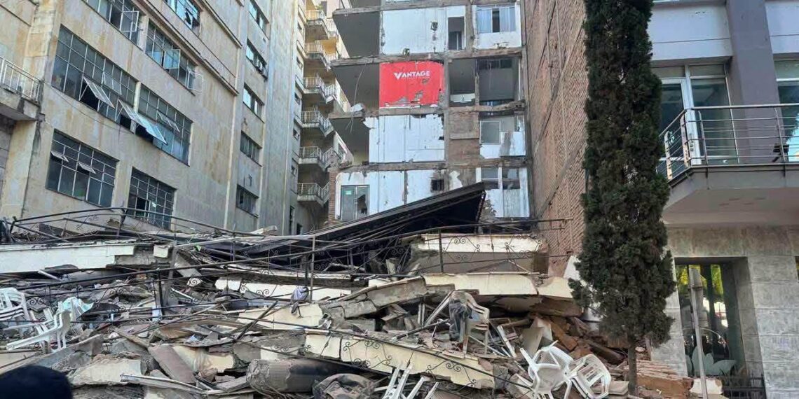 Van 169 muertos y 668 heridos por el terremoto en Colombia