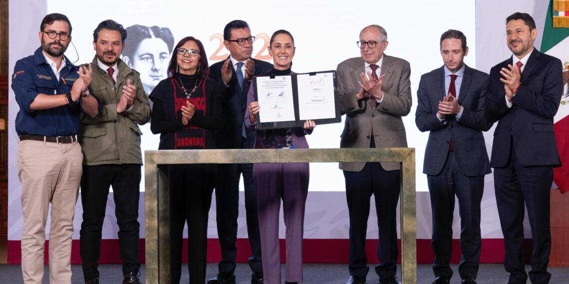 Presidenta Claudia Sheinbaum firma decreto para la creación de 12 mil 750 nuevos consultorios de atención primaria del Servicio Universal de Salud; entran en operación en enero de 2027