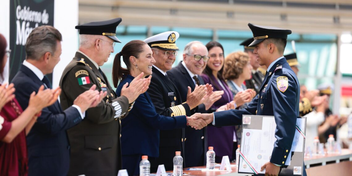 México tiene derecho siempre a decidir su propio destino: Presidenta Claudia Sheinbaum encabeza clausura y apertura de cursos del Sistema Educativo Militar 2026