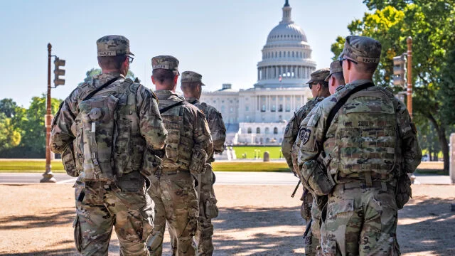 La Guardia Nacional de EU se mantiene desplegada en Washington a un año de la orden de Trump