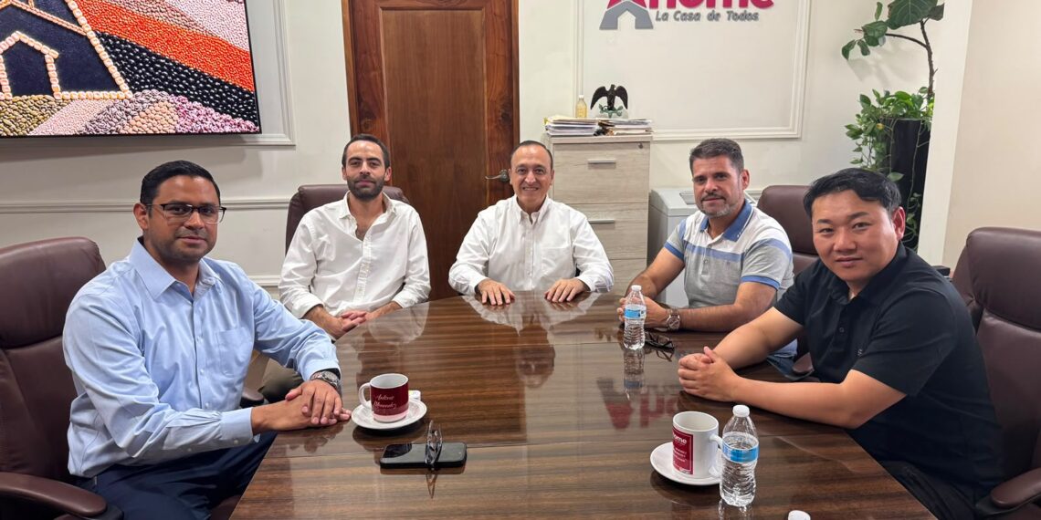 Empresarios chinos sostienen reunión con el alcalde Antonio Menéndez