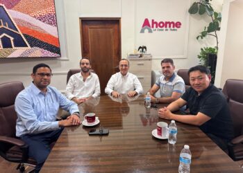 Empresarios chinos sostienen reunión con el alcalde Antonio Menéndez