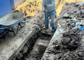 Construyen drenaje pluvial en primaria de Charay
