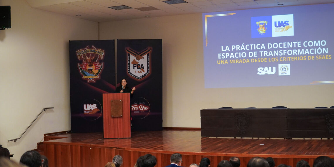 Abordan en la UAS la práctica docente y los criterios del SEAES ante el nuevo ciclo escolar; capacitan a maestros y administrativos de la FCA