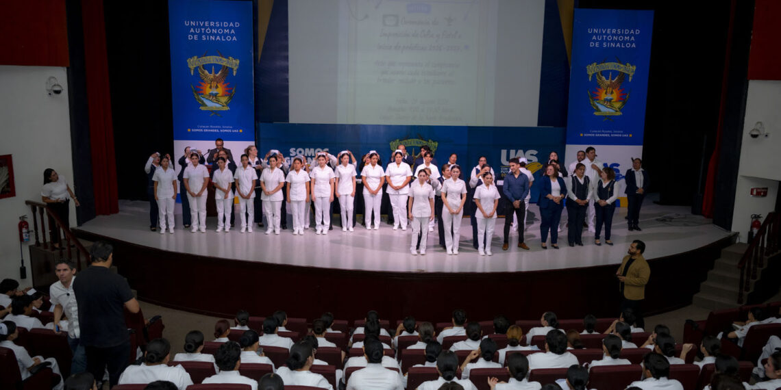 En el marco de su 92° aniversario, la Facultad de Enfermería Culiacán de la UAS realiza la tradicional Imposición de Cofias y Fístoles a más de 800 estudiantes