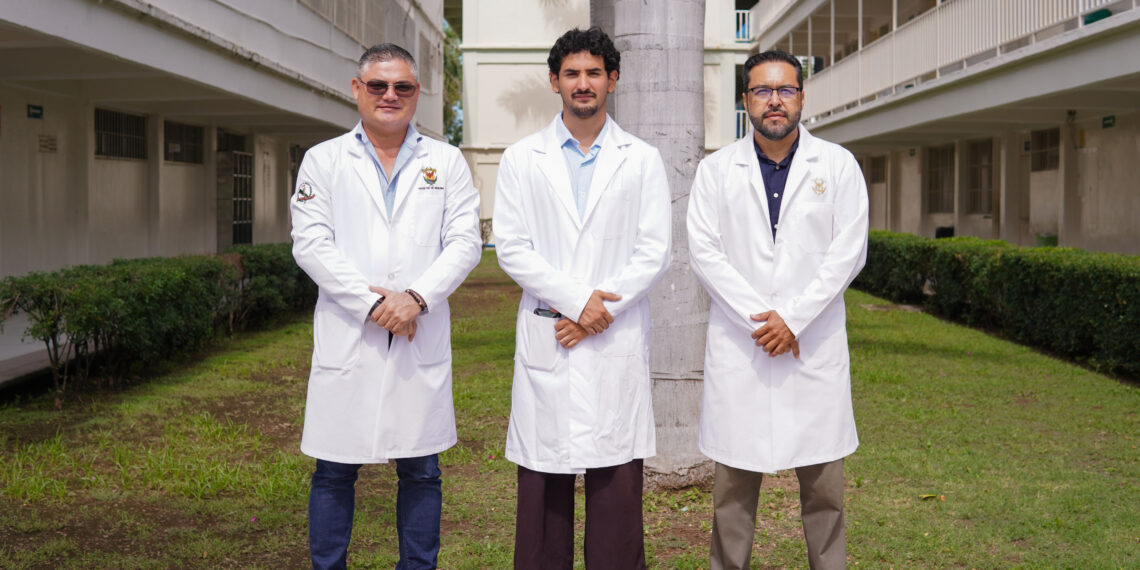 Diego Yahir, egresado de la Facultad de Medicina de la UAS, presenta en Europa innovadora “biopsia virtual” contra el cáncer de mama metastásico