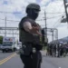 Congresistas y activistas de EE.UU. rechazan la compra de guantes eléctricos para ICE