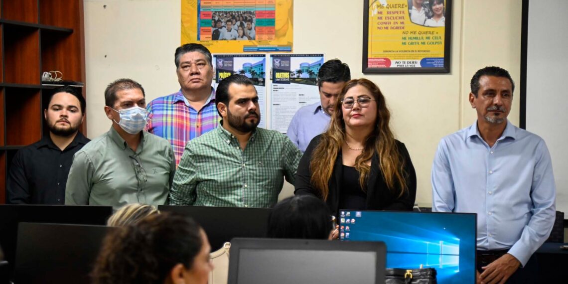 Autoridades de la UAS se reúnen con personal de la Preparatoria Augusto César Sandino, promoviendo el diálogo, la transparencia y la certidumbre laboral de cara al nuevo ciclo escolar