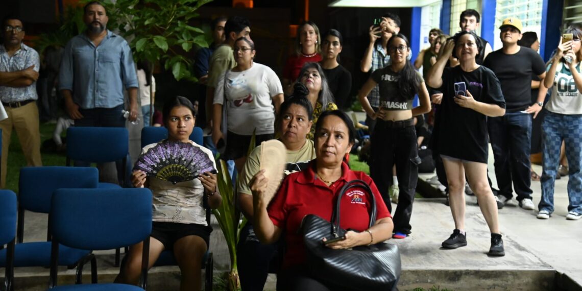 ¡Música, ciencia y telescopios bajo el cielo de Culiacán! La UAS reúne a familias y estudiantes para contemplar el eclipse a través de “Cita con la Luna”