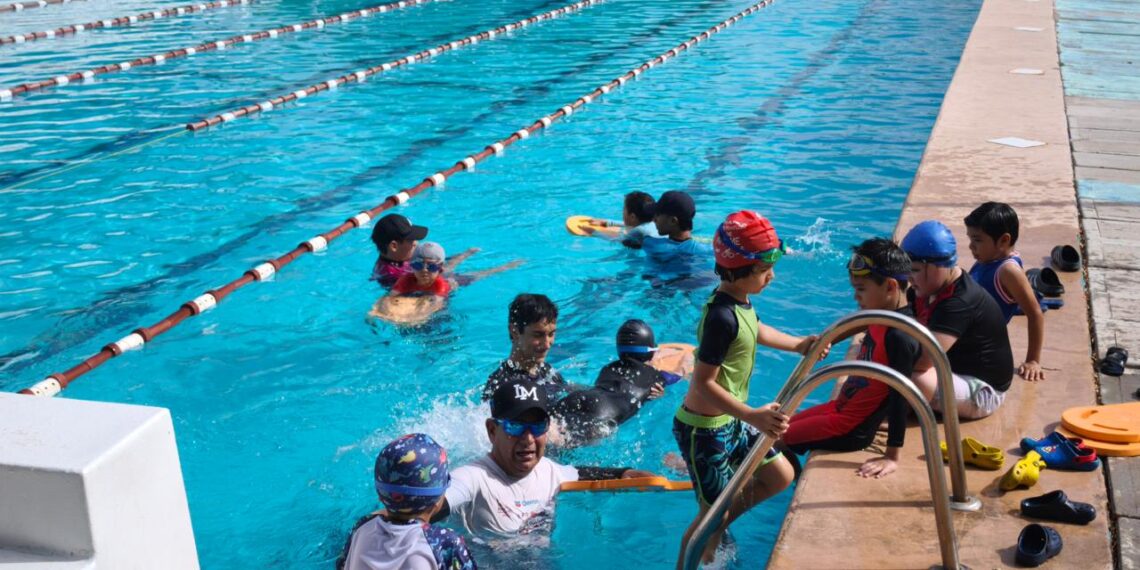 IMDA promueve campamento de natación para niños en la alberca de Ciudad Deportiva