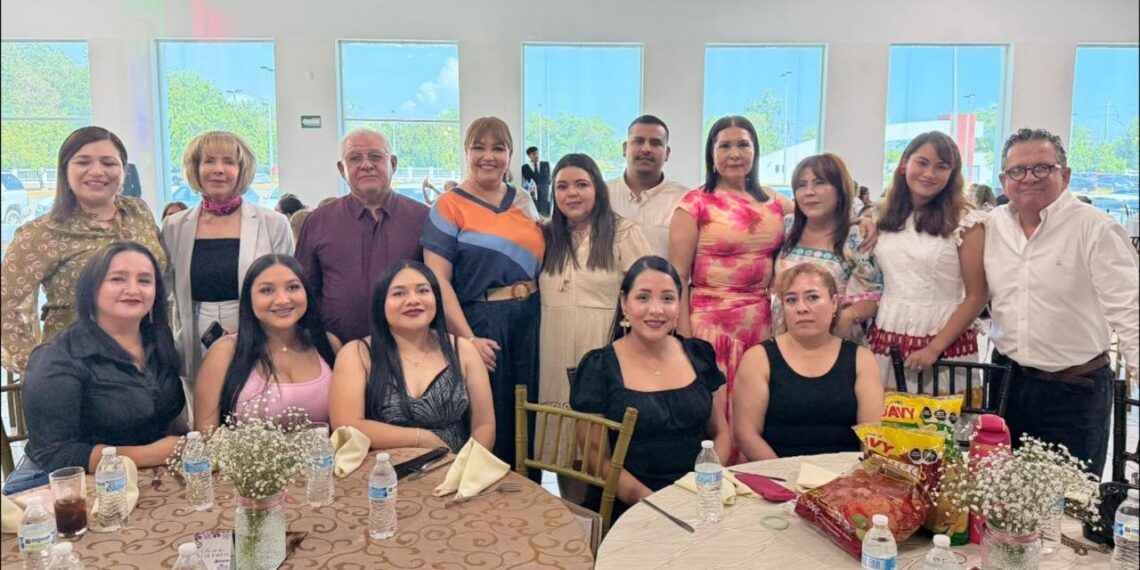 Reconoce Ayuntamiento de Ahome la labor del personal administrativo con festejo por el Día de la Secretaria