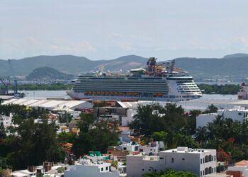 Arriba a Mazatlán el crucero “Navigator of the Seas”, con más de 3,800 visitantes