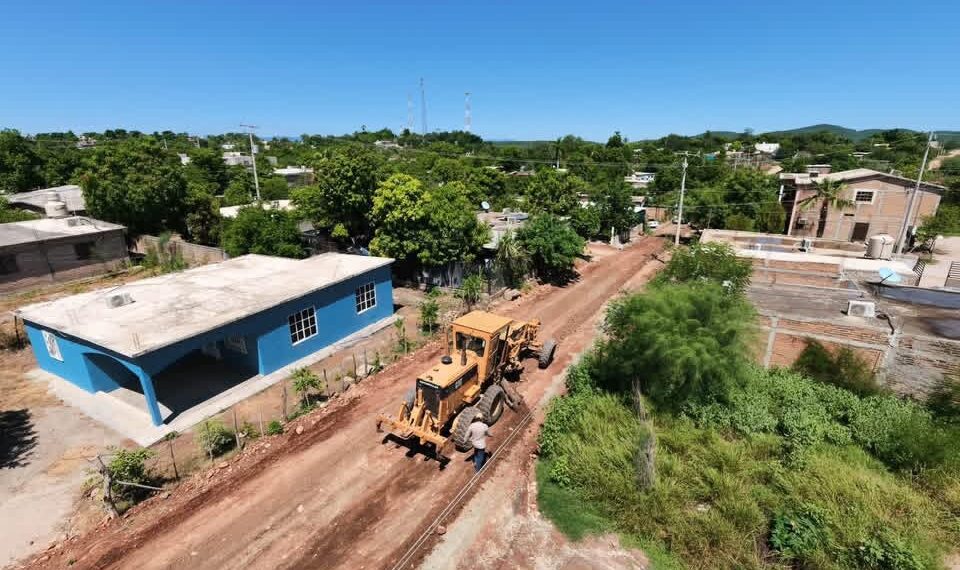 Continúan trabajos de rehabilitación y mantenimiento de calles en El Fuerte