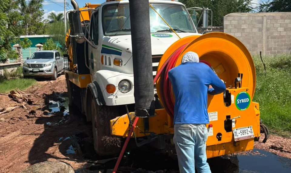 Avanza atención a la red de drenaje en comunidades de El Fuerte