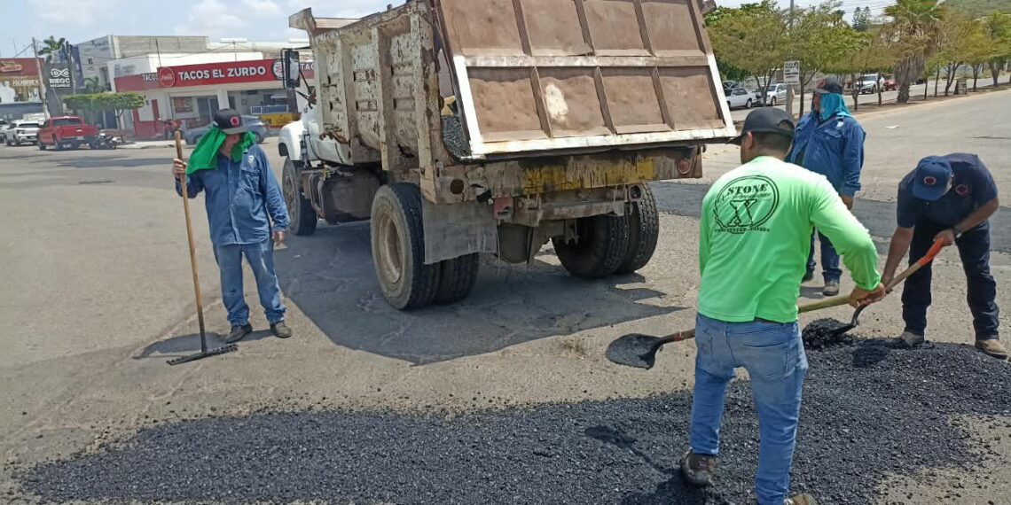 Obras Públicas mantiene bacheo diario en Ahome