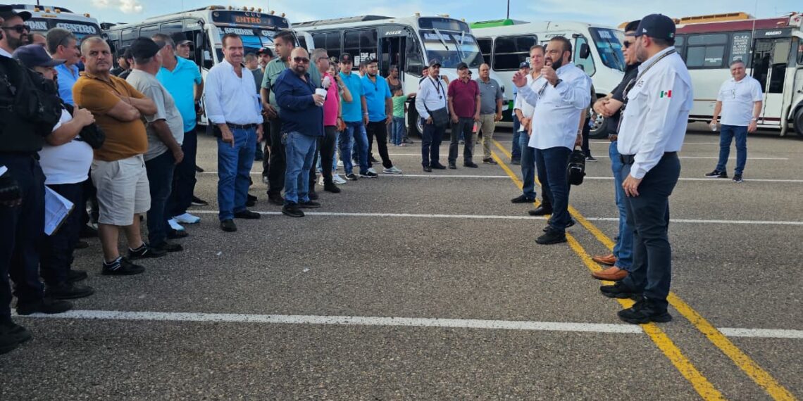Pasa revista Osuna Moreno a 200 unidades repotenciadas de Culiacán