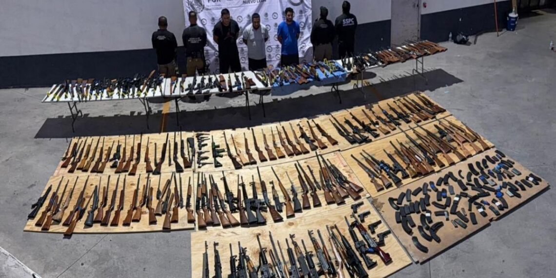 Interceptan arsenal de 210 armas procedente de Texas para grupos criminales