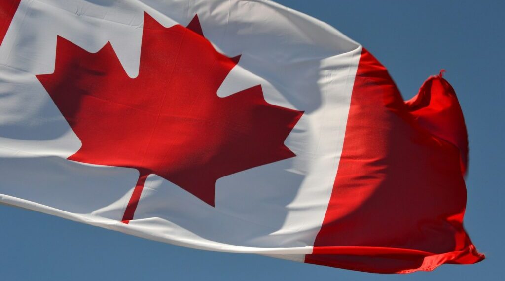 Canadá impone aranceles de hasta el 50 % a productos de EE.UU. como el acero o electrónica