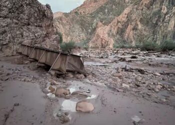 Un muerto y 15 desaparecidos por inundación repentina en el Gran Cañón de Arizona