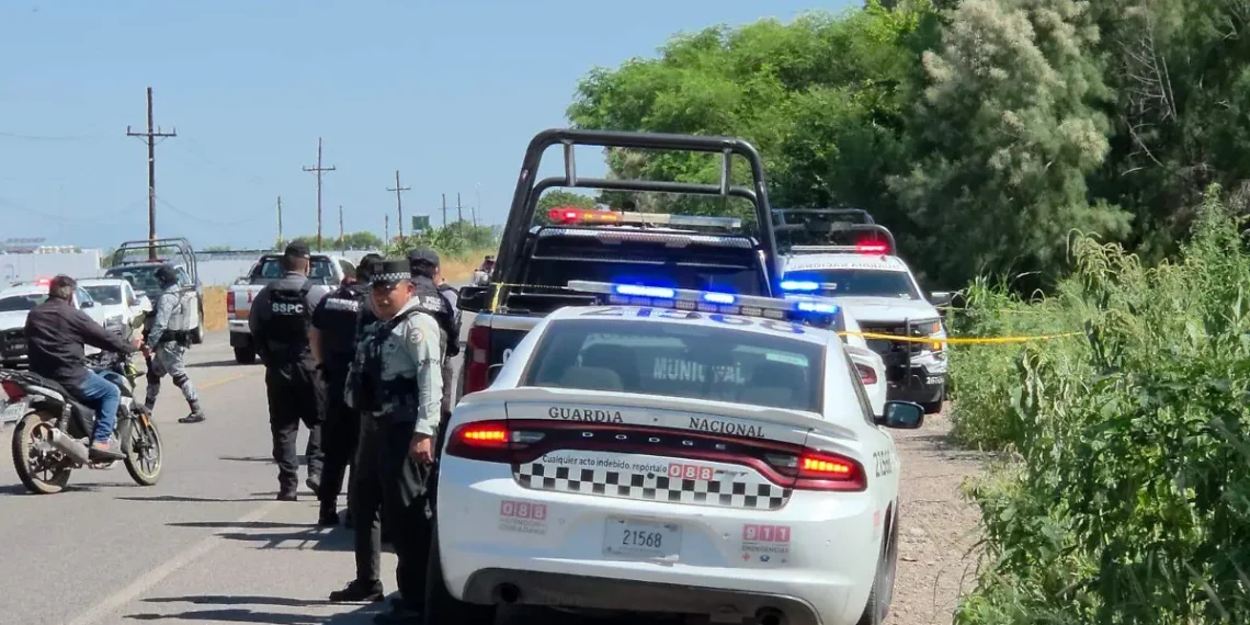 Hallan a hombre asesinado y envuelto en una sábana junto a carretera Culiacán-Eldorado