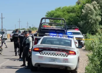 Hallan a hombre asesinado y envuelto en una sábana junto a carretera Culiacán-Eldorado