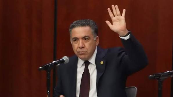 Enrique Inzunza deja la bancada de Morena en el Senado y se declara independiente