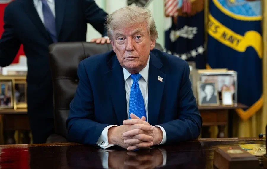 Trump impone aranceles a insumo para fabricar paneles solares y semiconductores