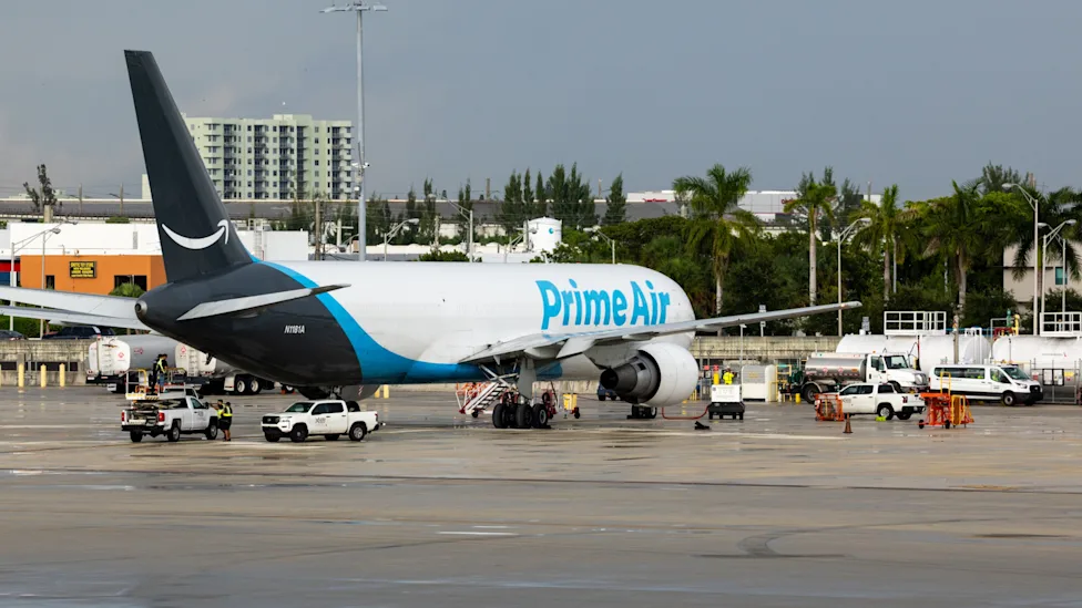 Demandan a Amazon por el accidente de un avión de carga que dejó cinco muertos en Miami
