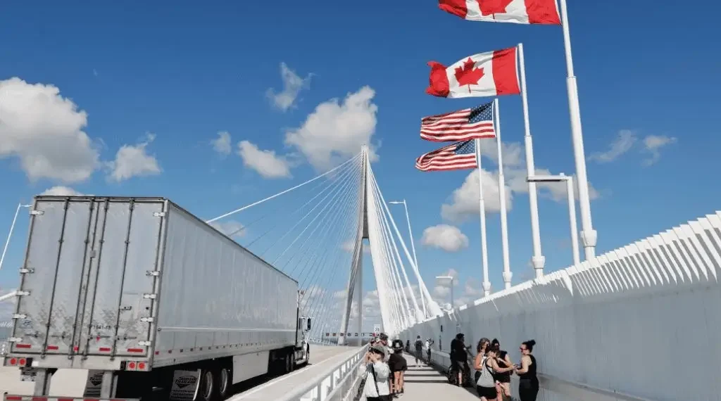Canadá activa aranceles de represalia a productos de Estados Unidos