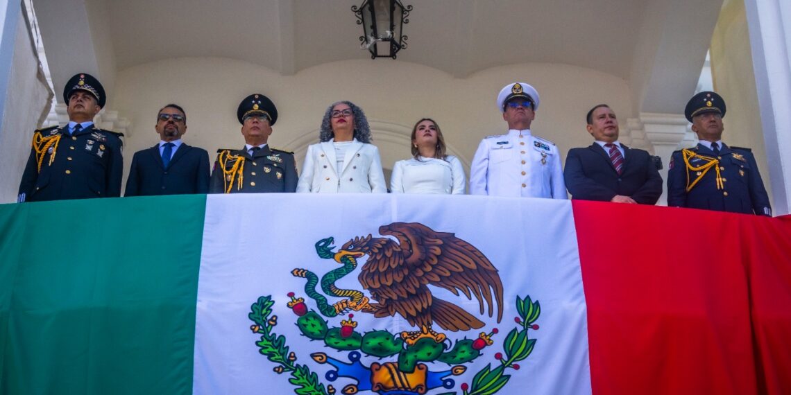 Gobernadora Graciela Domínguez presencia desfile conmemorativo al 216 aniversario del inicio de la Independencia de México