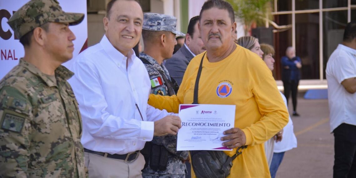 Con Acto Cívico, Bandera a Media Asta y reconocimientos se conmemora Día Nacional de Protección Civil en Ahome.