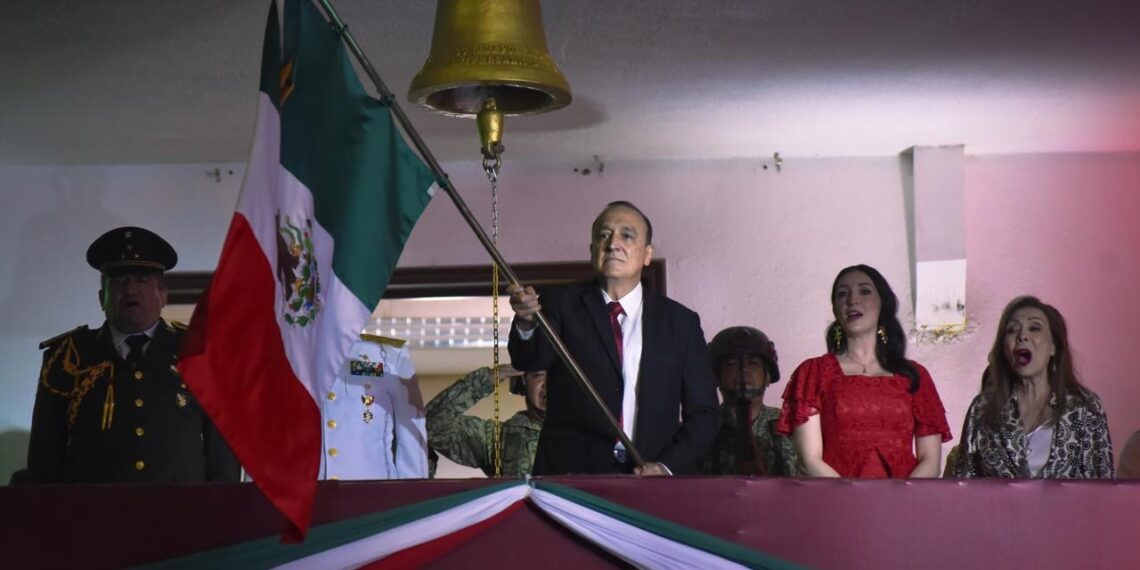Más de 14 mil de ahomenses corean junto con el Alcalde Antonio Menéndez ¡Viva México! ¡Viva Ahome!