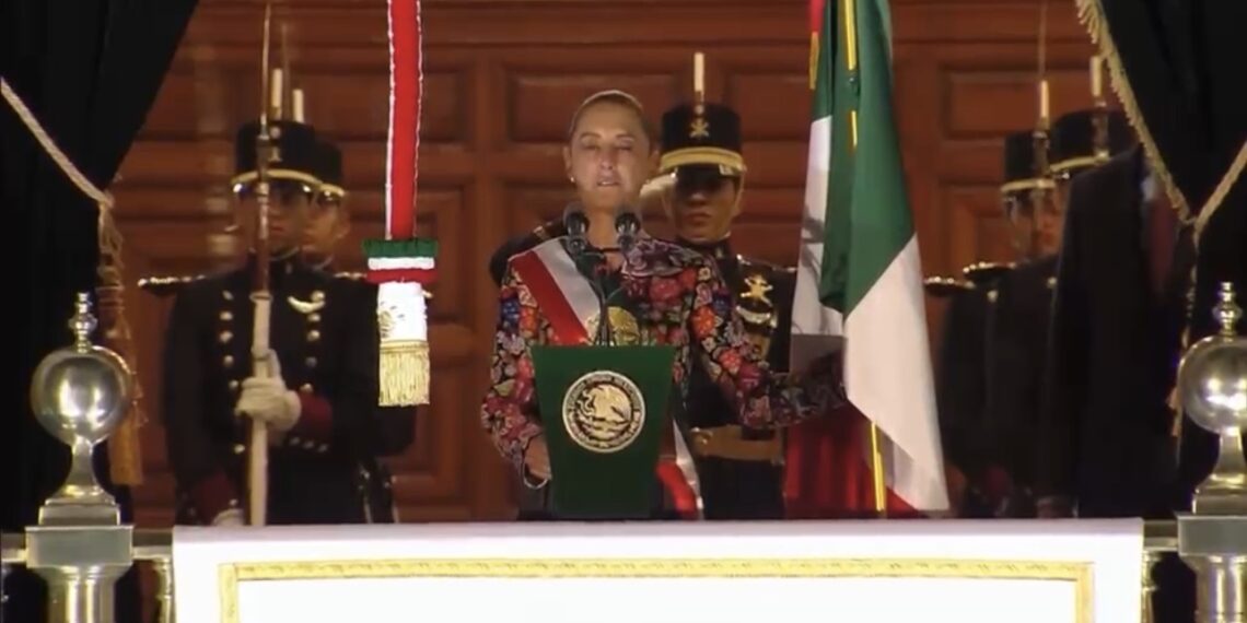 ¡Viva México libre, independiente y soberano!: Presidenta Claudia Sheinbaum encabeza ceremonia por el 216 aniversario del Grito de Independencia