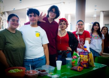 Entre tradición, folclor y aprendizaje del inglés, la UAS celebra el “Mexican Day” para fortalecer la identidad cultural de sus estudiantes