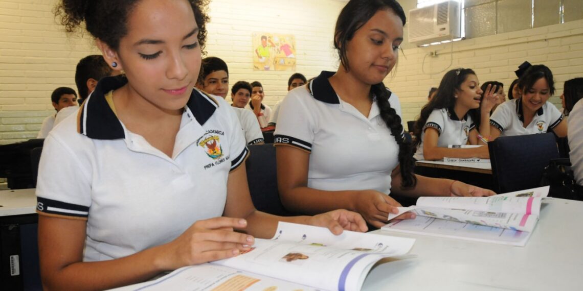 Diseñados para las necesidades del bachillerato, los libros de texto de la UAS fortalecen la enseñanza y se convierten en aliados del éxito escolar