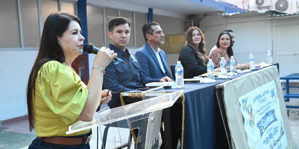 Lleva la UAS el programa “Ver para Leer” a la Preparatoria Hermanos Flores Magón para acercar lentes de lectura y publicaciones a su comunidad