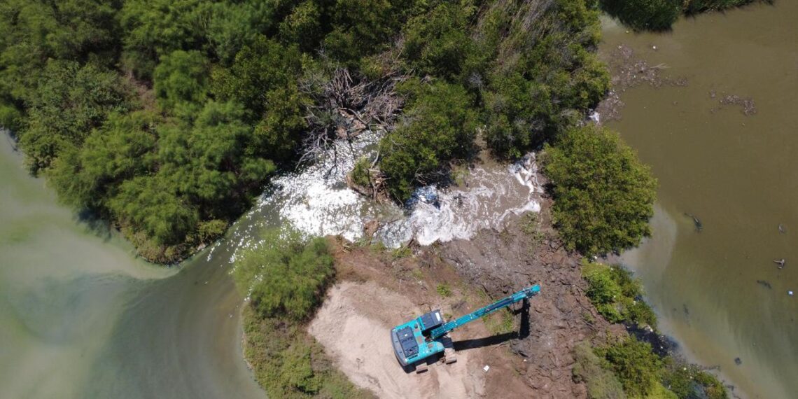 “Se desazolvan en promedio 150 metros lineales diarios del Dren Juárez al sur”: Alcalde Menéndez